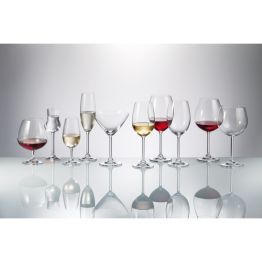 GASTRO - elegante Weingl�ser mit klassischer Kelchform und einem h�heren Fu�, der der Gastro-Serie ein exklusives Aussehen verleiht. Der Mundrand und der Fu� des Bechers sind geh�rtet, was sie zur besten L�sung f�r den Einsatz in Gastrobetrieben macht.