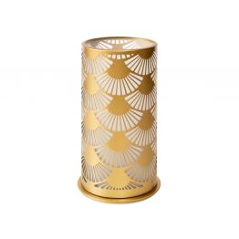 Kerzenst�nder - sein Innenteil optimiert das Licht der Kerze und schafft ein sch�nes Muster auf dem Tisch.